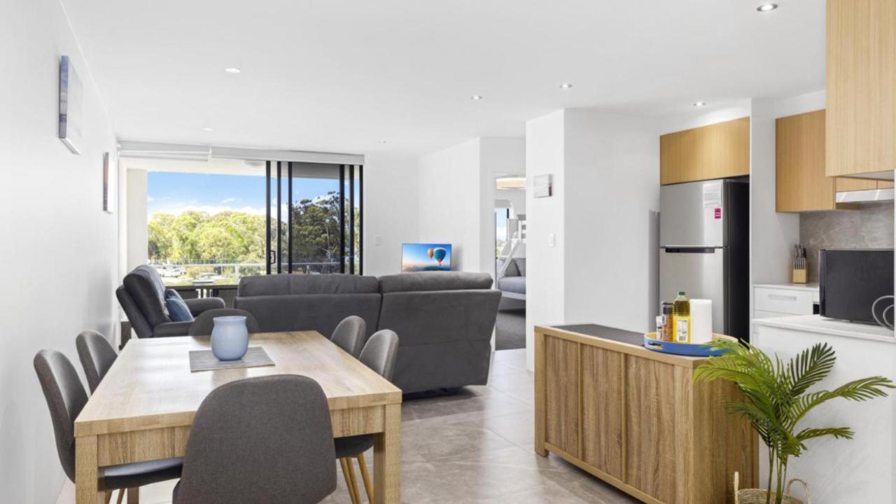Modern Unit On The Marina *
